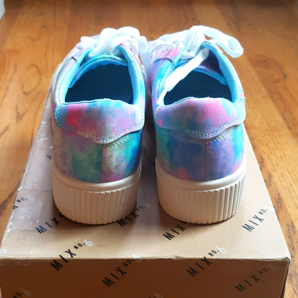 NIB Bright Multicolor Watercolor Tie Dye Ebele Platform Sneaker Women's Size 7.5